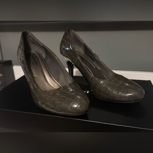 Comfort Plus By Predictions Women’s Size 7.5 Gray/Green.